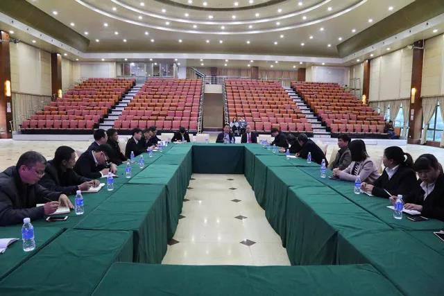 亞洲第一狼人伊人av